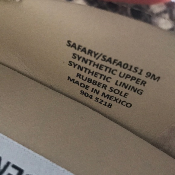 Steve Madden Slip ons - Picture 6 of 7